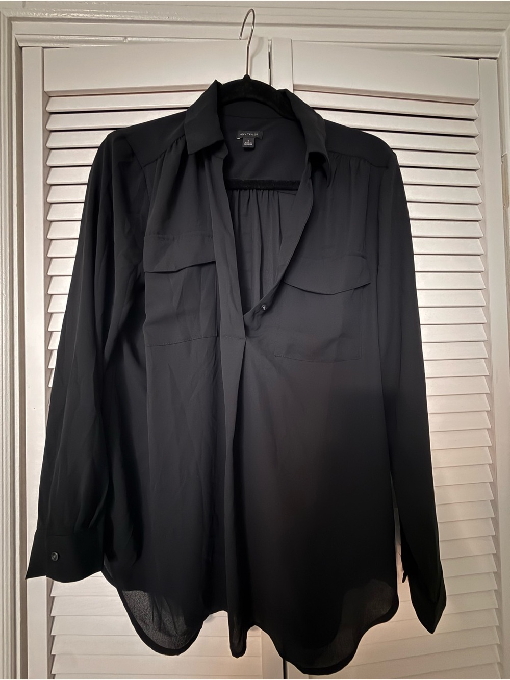 Ann Taylor Black Lightweight Long-Sleeve Shirt